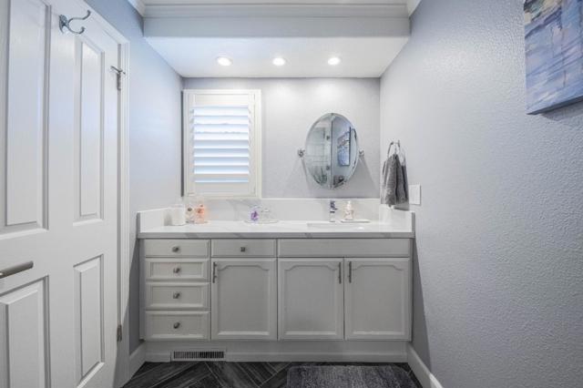 25552 Meadowview Circle, Salinas CA: https://media.crmls.org/mediaz/5ebd928e-4215-4afb-bbdc-c10634348d29.jpg