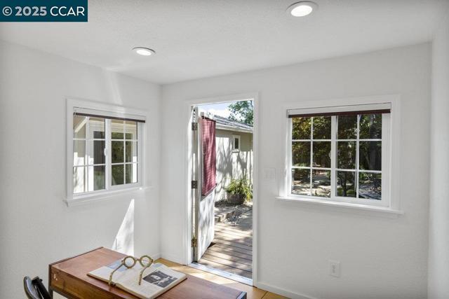 41 Iris Ln, Walnut Creek CA: https://media.crmls.org/mediaz/5ebe189c-5b69-4a99-a261-d789e30cd3d2.jpg