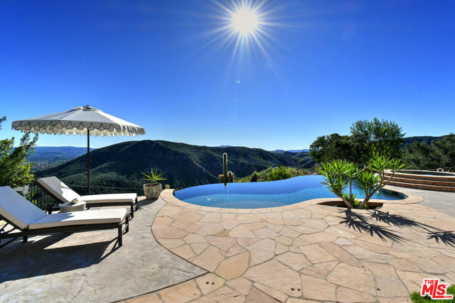 130 Dapplegray Road, Bell Canyon CA: https://media.crmls.org/mediaz/5ebe4aec-730a-4388-a73a-96164ebb85a3.jpg