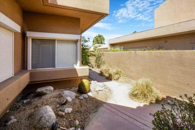 23 Pine Valley Drive, Rancho Mirage CA: https://media.crmls.org/mediaz/5ebe7928-8beb-4e93-a89b-1346a6e8bcff.jpg
