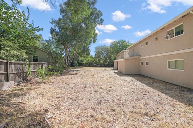 Image 11 of 23 For 717 Lampasas Avenue