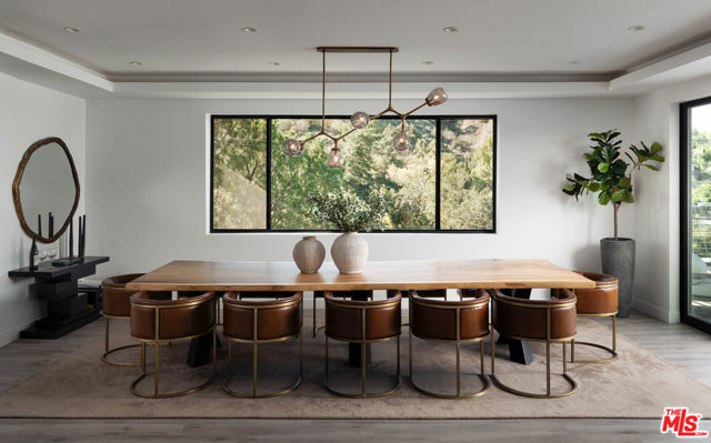 3820 Knobhill Drive, Sherman Oaks CA: https://media.crmls.org/mediaz/5ebf5b44-8c45-4c3b-90cf-3cbdfb409372.jpg