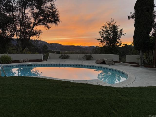 25311 Jesmond Dene Road, Escondido CA: https://media.crmls.org/mediaz/5ebf6601-d85a-4153-b22b-b38464212094.jpg