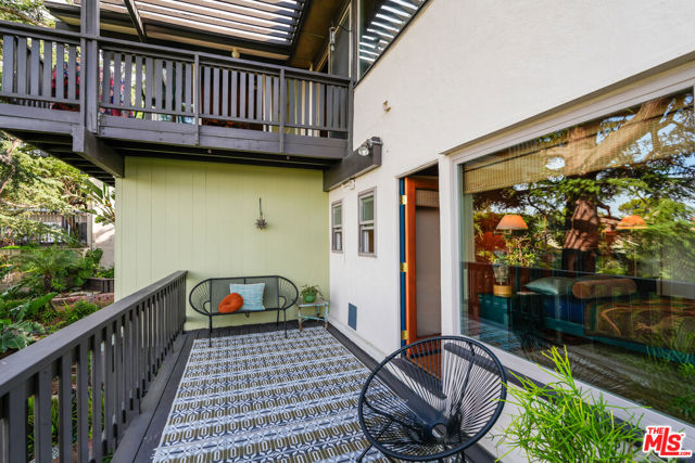 2020 Redcliff Street, Los Angeles CA: https://media.crmls.org/mediaz/5ec07304-4efc-41de-a744-580f91aafdbc.jpg