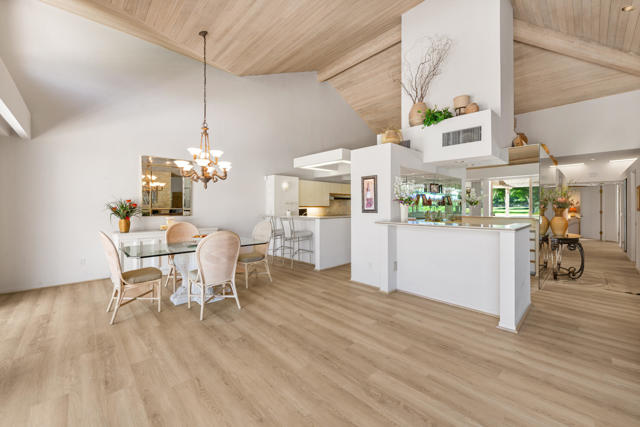 212 S Kavenish Drive, Rancho Mirage CA: https://media.crmls.org/mediaz/5ec1051c-791d-4880-91a8-81d607870a4e.jpg