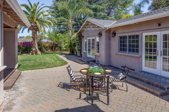 32 N El Monte Avenue, Los Altos CA: https://media.crmls.org/mediaz/5ec2641b-e40a-4953-a191-d5e788e49ffa.jpg