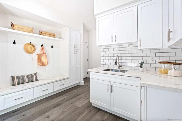 1384 Cynthia Ln, Carlsbad CA: https://media.crmls.org/mediaz/5ec27257-d134-44e3-bff7-a23d1f487f61.jpg