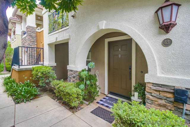 43 Via Sovana, Santee CA: https://media.crmls.org/mediaz/5ec28c85-039e-4cd3-92f0-7d493ab7d262.jpg