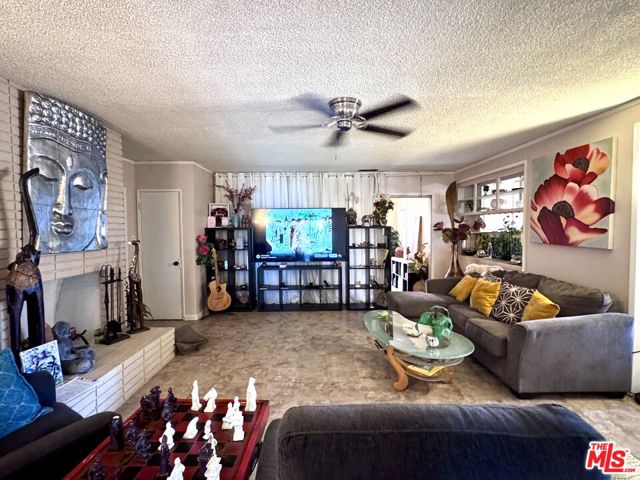 3704 W 111th Place, Inglewood CA: https://media.crmls.org/mediaz/5ec29b5b-be83-416a-92a7-c00c8edf337c.jpg