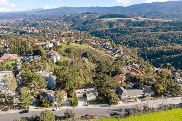 131 Los Vientos Way, San Carlos CA: https://media.crmls.org/mediaz/5ec313aa-9886-4e24-8412-b4cc6f4c90af.jpg