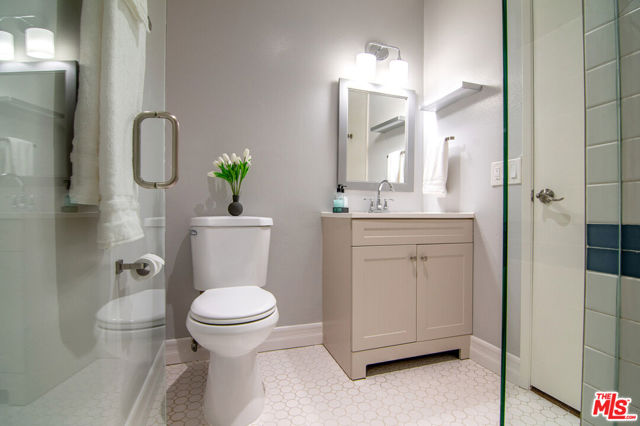 6000 Canterbury Drive, Culver City CA: https://media.crmls.org/mediaz/5ec32092-1129-44c7-befd-6852f5660395.jpg