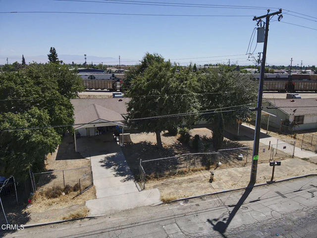 1859 Kentucky Street, Bakersfield CA: https://media.crmls.org/mediaz/5ec3c69d-8a19-46a0-879d-d5b03df8be88.jpg