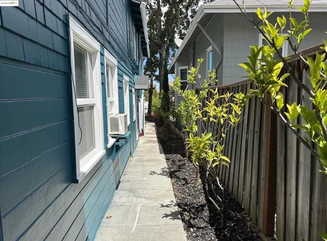 933 Kentucky St, Vallejo CA: https://media.crmls.org/mediaz/5ec3cc86-1768-4ddc-83ca-6085322e4e98.jpg