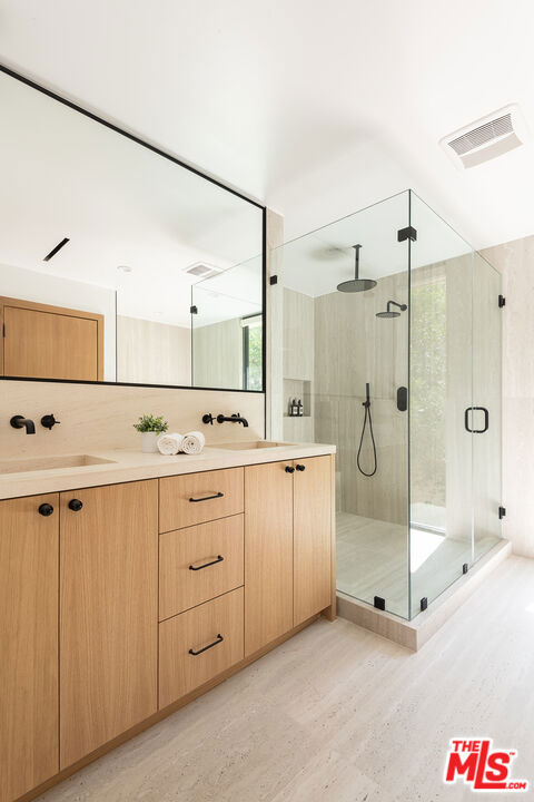 3977 Oeste Avenue, Studio City CA: https://media.crmls.org/mediaz/5ec46131-9cfe-4a7d-8e8b-06348b55d434.jpg