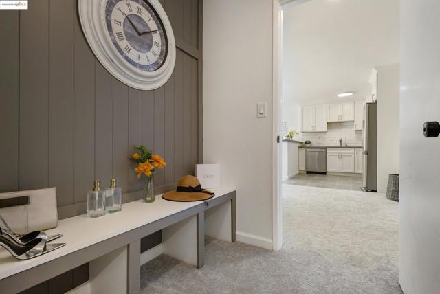 5 Admiral Dr, Emeryville CA: https://media.crmls.org/mediaz/5ec481a6-46b3-43ef-b184-c3731de27112.jpg