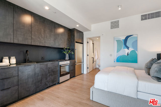 10700 Tabor Street, Los Angeles CA: https://media.crmls.org/mediaz/5ec4892f-2c3c-4643-a473-e40b3e2ec6eb.jpg