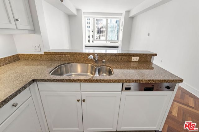 765 Market Street, San Francisco CA: https://media.crmls.org/mediaz/5ec4b4b8-4401-47c8-97fe-a10b6a9d2b9c.jpg