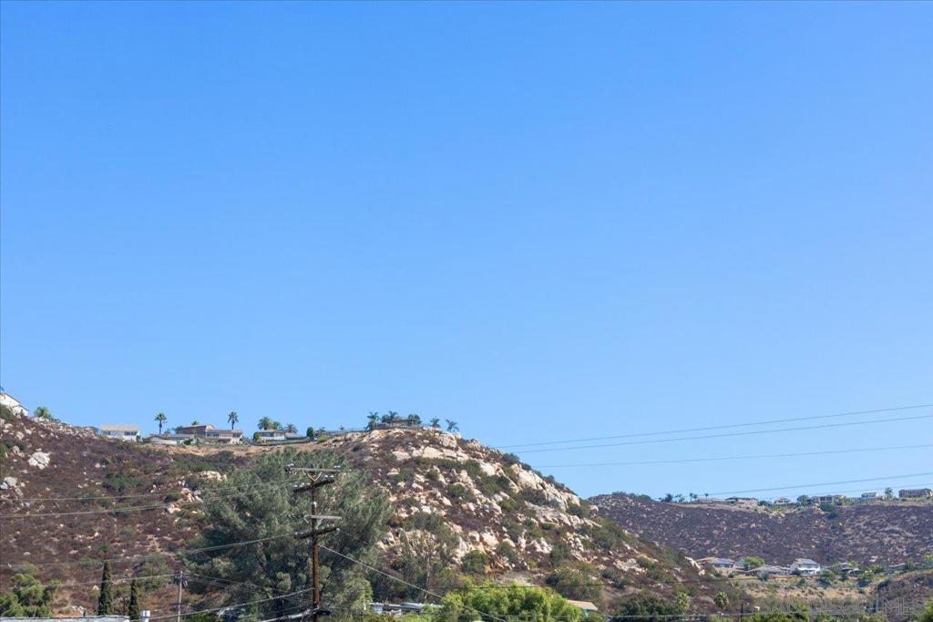 https://media.crmls.org/mediaz/5ec4e299-f677-494f-aa53-86ff0bc752b8.jpg?preset=X-Large