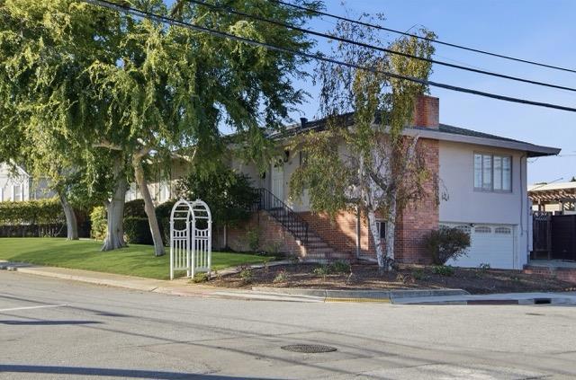 100 W 38th Avenue, San Mateo CA: https://media.crmls.org/mediaz/5ec4e83e-b064-4d9c-a765-cd47c2cce193.jpg