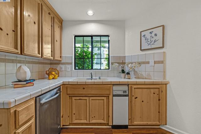 39280 Marbella Terraza, Fremont CA: https://media.crmls.org/mediaz/5ec535e2-339c-4de1-a735-d6489348cfcf.jpg