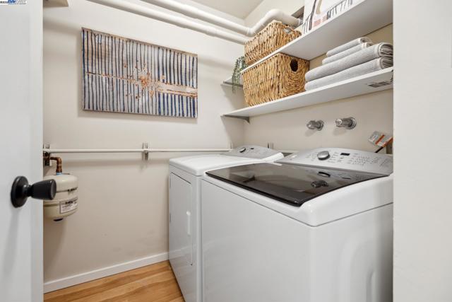3032 CERRO VISTA, Alameda CA: https://media.crmls.org/mediaz/5ec5f9d0-7dc7-4f67-997f-f50202cd55d6.jpg