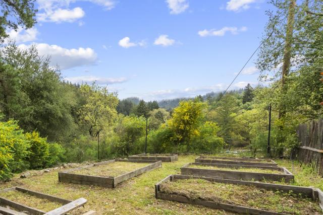 18101 Idylwild Road, Los Gatos CA: https://media.crmls.org/mediaz/5ec6242d-ac67-47bd-affe-960fdb3fc850.jpg