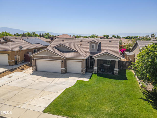 10909 Rainwater Lane, Bakersfield CA: https://media.crmls.org/mediaz/5ec6ad3a-3a64-4d17-bd42-249da7271dd0.jpg