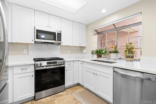 Detail Gallery Image 7 of 41 For 12003 Calle De Leon #3,  El Cajon,  CA 92019 - 2 Beds | 2/1 Baths