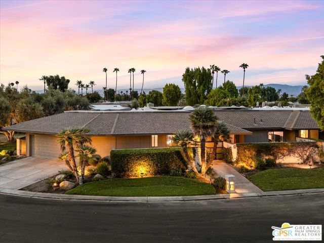 59 Cornell Drive, Rancho Mirage CA: https://media.crmls.org/mediaz/5ec6db22-53c3-4967-b362-fa03522eec93.jpg