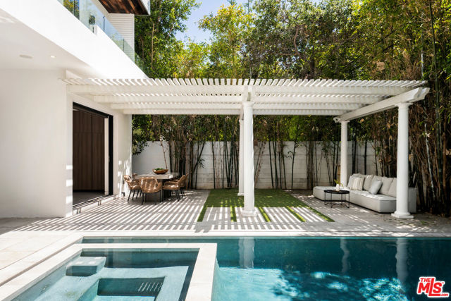 833 N Cherokee Avenue, Los Angeles CA: https://media.crmls.org/mediaz/5ec6f0e4-0f0b-4077-9eca-fafac0831a5c.jpg