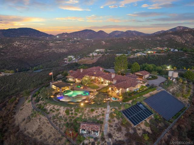 15707 Blue Crystal Trl, Poway CA: https://media.crmls.org/mediaz/5ec746f3-c420-4c8a-a43a-35a524cc11b9.jpg