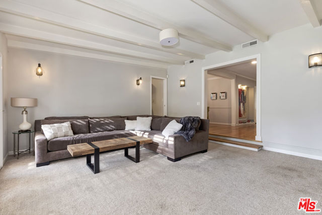 4219 Saugus Avenue, Sherman Oaks CA: https://media.crmls.org/mediaz/5ec87d87-924e-41b8-b4c8-91b428527ec5.jpg