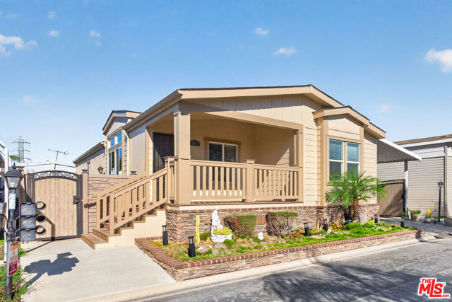 3595 Santa Fe Avenue, 162