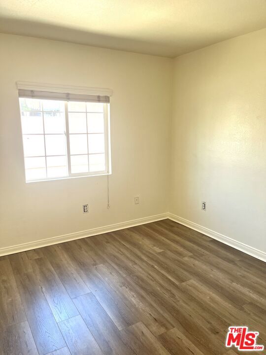 1256 W 25th Street, Los Angeles CA: https://media.crmls.org/mediaz/5ec99b02-b7bf-49f6-acae-27f47433b49e.jpg