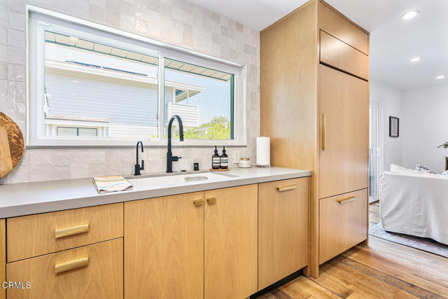 Detail Gallery Image 10 of 28 For 14 Bermuda Ct, Manhattan Beach,  CA 90266 - 2 Beds | 2/1 Baths