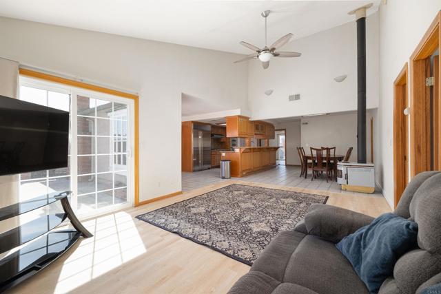 Detail Gallery Image 5 of 28 For 1010 Ellen Ln, El Cajon,  CA 92019 - 4 Beds | 2 Baths