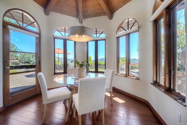 Detail Gallery Image 15 of 52 For 3040 Palm Hill Dr, Vista,  CA 92084 - 3 Beds | 2/1 Baths