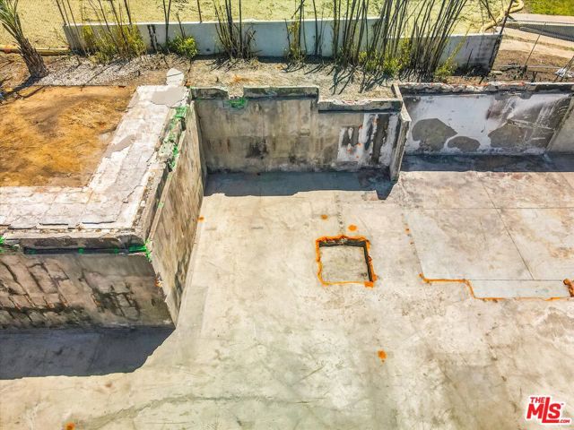 14635 Whitfield Avenue, Pacific Palisades CA: https://media.crmls.org/mediaz/5ecaf78f-7f40-4236-88b2-40efb4f7bdbc.jpg