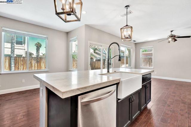 2315 Sabrina Way, Tracy CA: https://media.crmls.org/mediaz/5ecb0a04-c7c7-4edf-92ca-fc9acffae00b.jpg