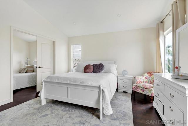 53 Avenida Descanso, Oceanside CA: https://media.crmls.org/mediaz/5ecb58da-d6b1-475f-95bc-3b5730ca06d6.jpg