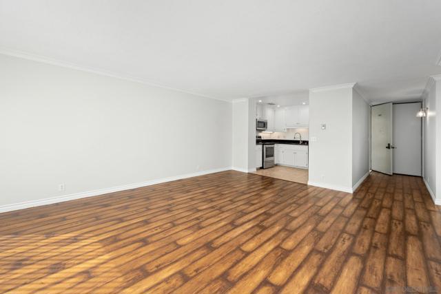 7811 Eads Ave, La Jolla CA: https://media.crmls.org/mediaz/5ecb6265-a97b-4c02-8666-1c6998e09b3f.jpg