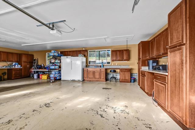 33140 Lilac Road, Valley Center CA: https://media.crmls.org/mediaz/5eccb483-bcfa-4789-b26e-f59fdb27500f.jpg