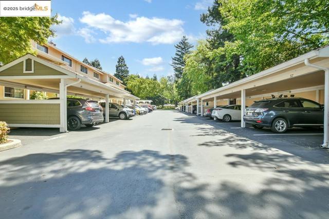 2587 Oak Rd, Walnut Creek CA: https://media.crmls.org/mediaz/5ecce276-3fdf-40ee-b544-06c356bf75d0.jpg