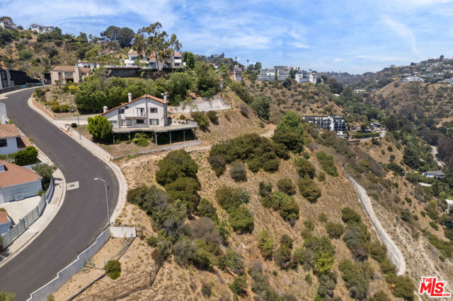 1842 N Crescent Heights Boulevard, Los Angeles CA: https://media.crmls.org/mediaz/5eccf2c8-d8bc-4fde-a117-09645132700a.jpg