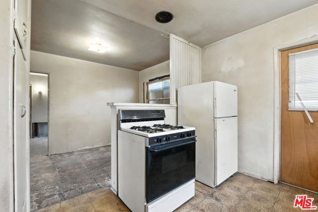 8753 Vans Street, Paramount CA: https://media.crmls.org/mediaz/5ecd0fbd-cdab-4dd3-bc4b-5aee6179c45d.jpg
