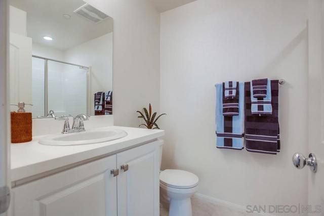 2427 Verano Way, Vista, California 92081, 3 Bedrooms Bedrooms, ,3 BathroomsBathrooms,Condominium,For Sale,Verano Way,240021856SD