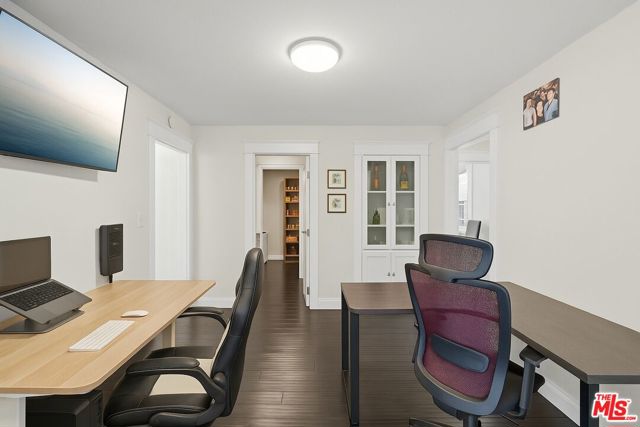 946 Hilldale Avenue, West Hollywood CA: https://media.crmls.org/mediaz/5ecd77fd-42f6-4db6-8d88-01af5133b6be.jpg