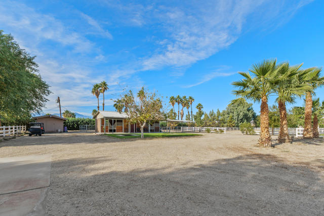 36706 Dune Palms Road, Indio CA: https://media.crmls.org/mediaz/5ecd8e86-ca0d-46a6-aa86-bf8b172fcc2f.jpg