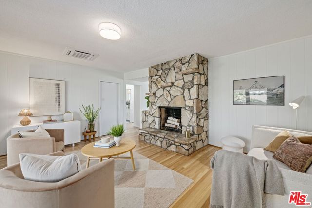 3228 Sagamore Way, Los Angeles CA: https://media.crmls.org/mediaz/5ecdb846-2e83-4d5c-9494-0f5df794b450.jpg