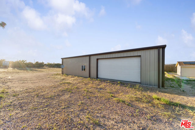 9256 6th Avenue, Hesperia CA: https://media.crmls.org/mediaz/5ecded73-7a64-4256-b3d0-2652a44e1e41.jpg